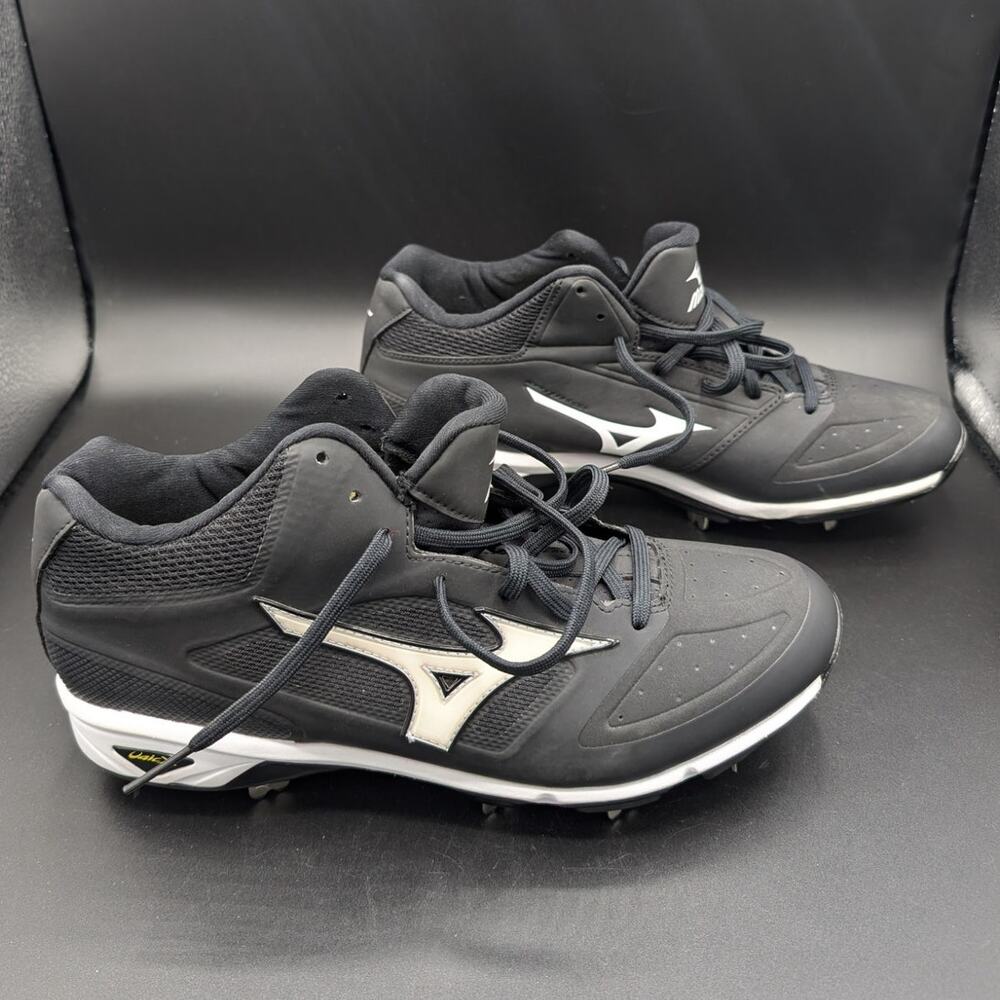 Mizuno Black and White Athletic Cleats